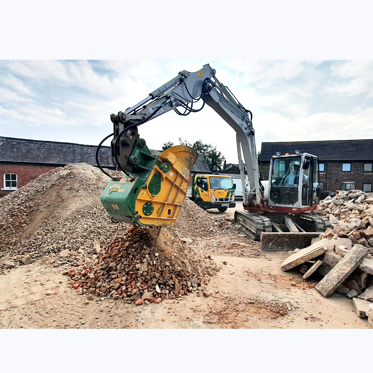 CB-0713 Crusher Bucket In Action
