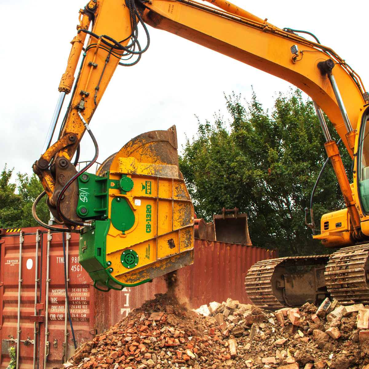CB-1320 Crusher Bucket In Action